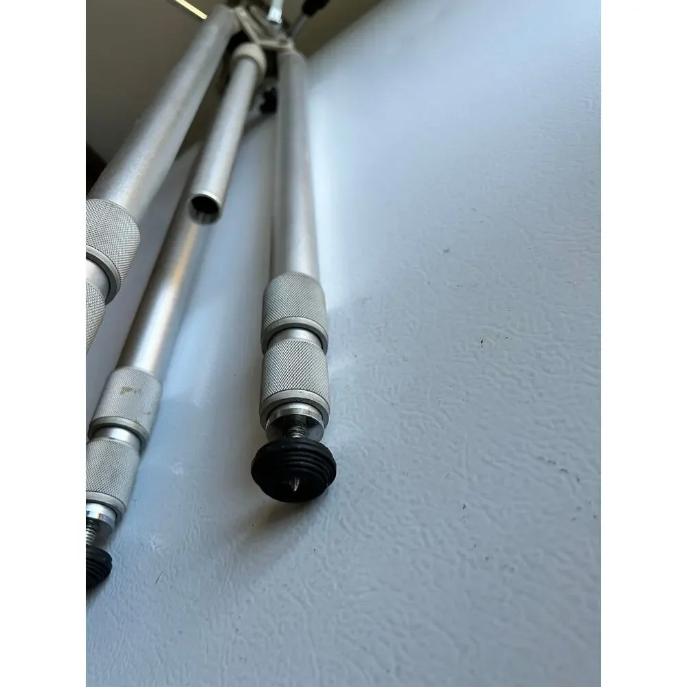 Metal Vintage Vivitar 2300 Tripod In Excellent Working Condition Made in Japan